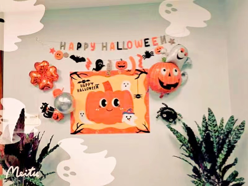 Trick or treat…Happy Halloween！