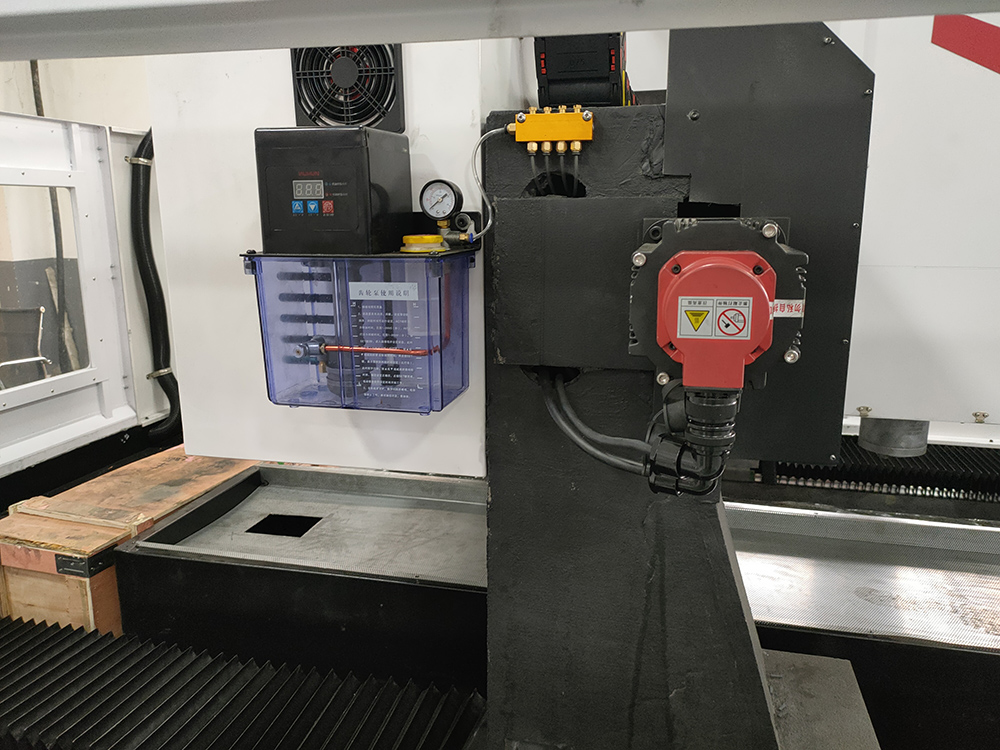LK-1620 CNC drilling and milling machine